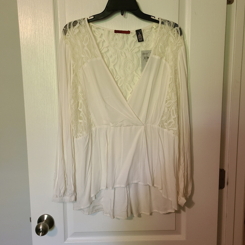 BKEred white blouse with lace